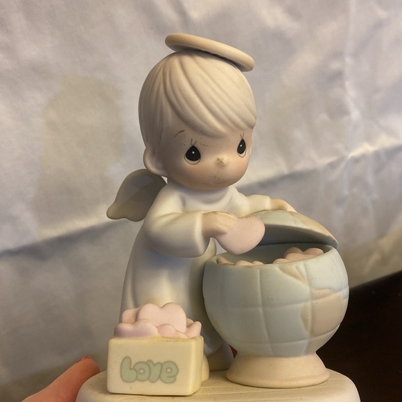 Precious Moments "What the World Needs is Love" Figurine 1994 🔹 - Picture 2 of 6